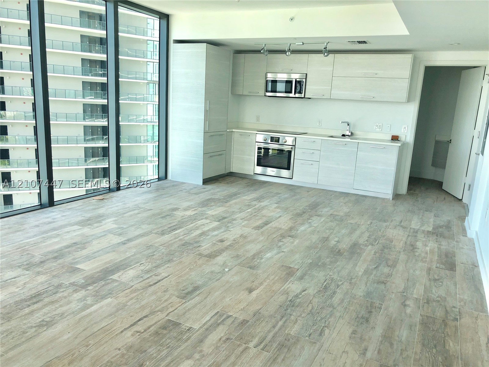 650 NE 32 #2008, Miami FL 33137