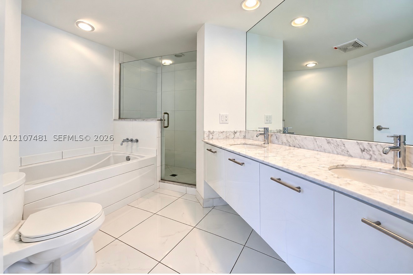 55 SE 6th St #2802, Miami FL 33131