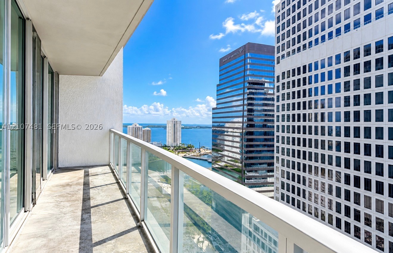 55 SE 6th St #2802, Miami FL 33131