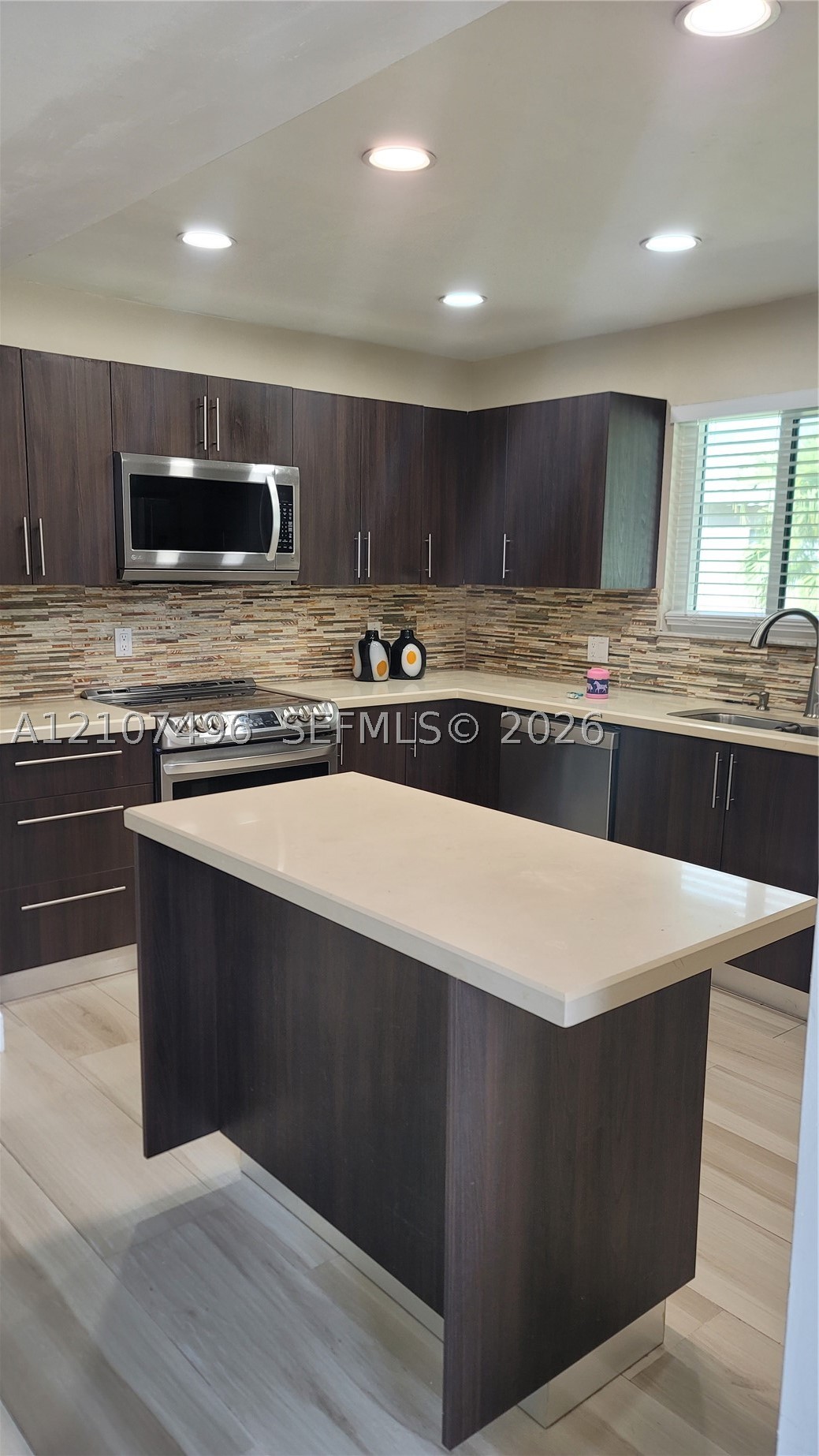 330 Racquet Club Rd #204, Weston FL 33326