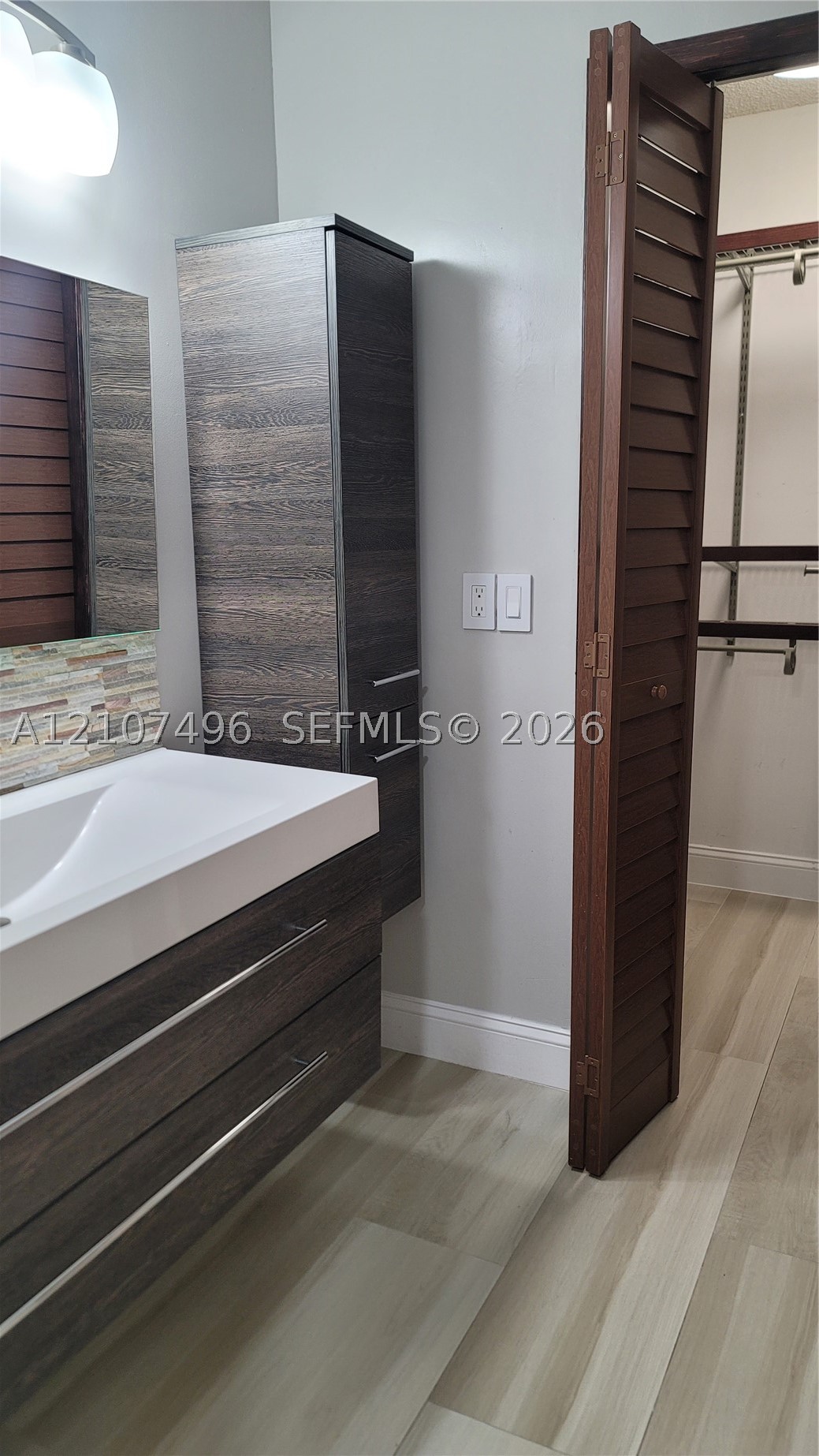 330 Racquet Club Rd #204, Weston FL 33326