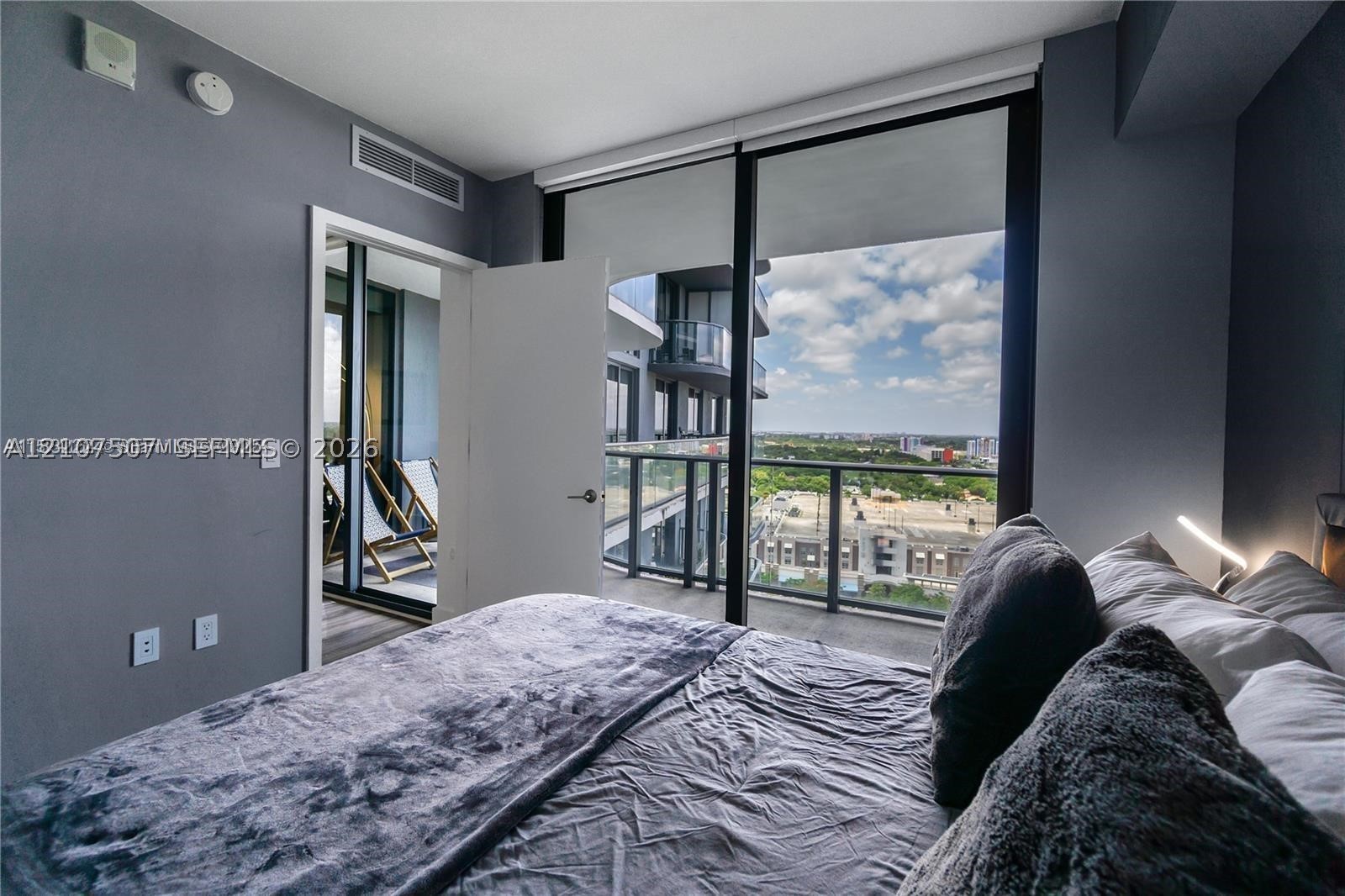 121 NE 34th St #1614, Miami FL 33137