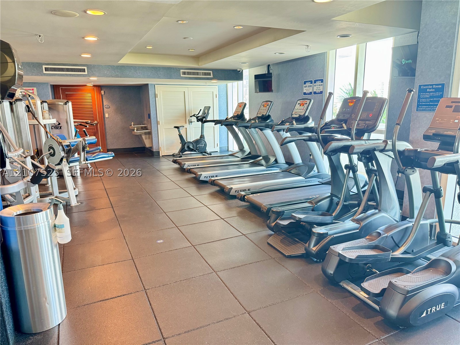 7910 Harbor Island Dr #405, North Bay Village FL 33141