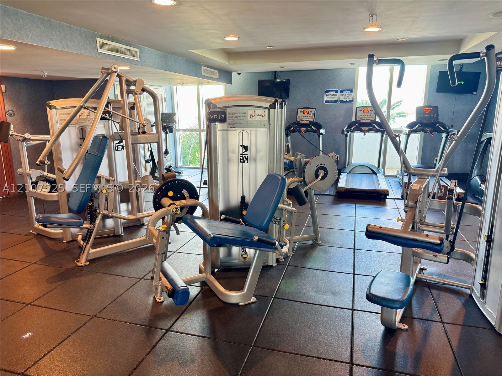 7910 Harbor Island Dr #405, North Bay Village FL 33141