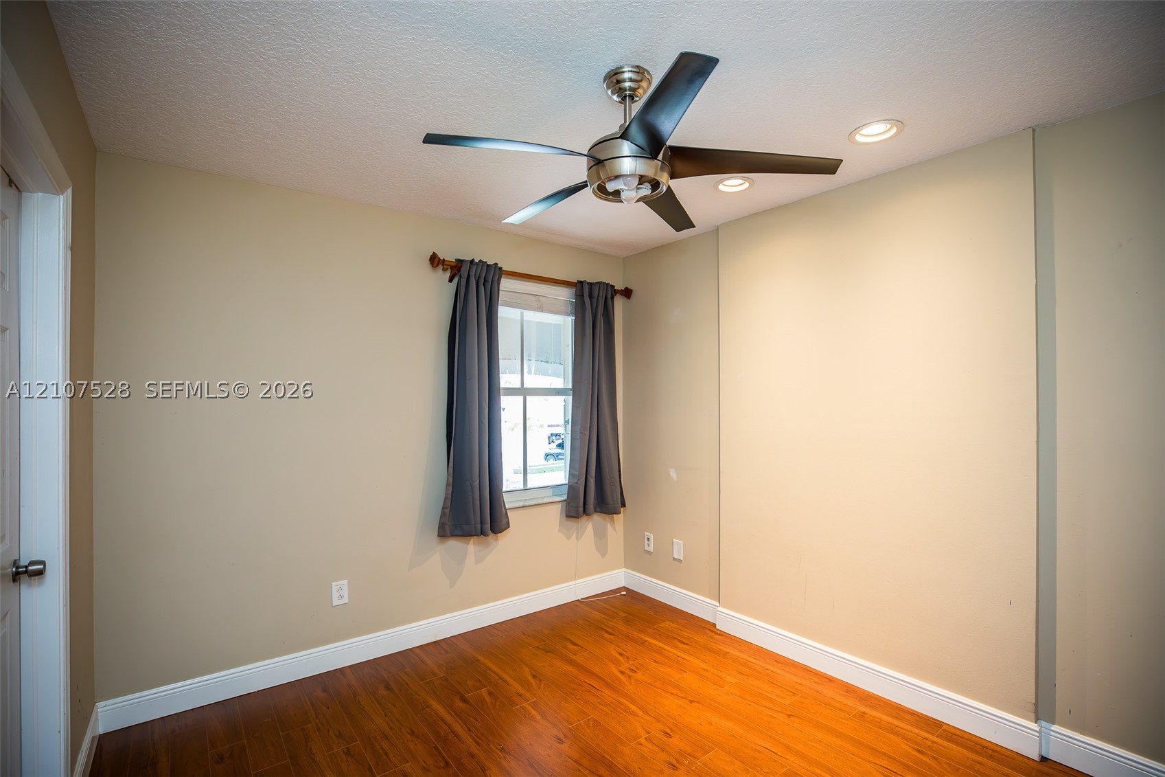 1593 SW 189th Ave, Pembroke Pines FL 33029