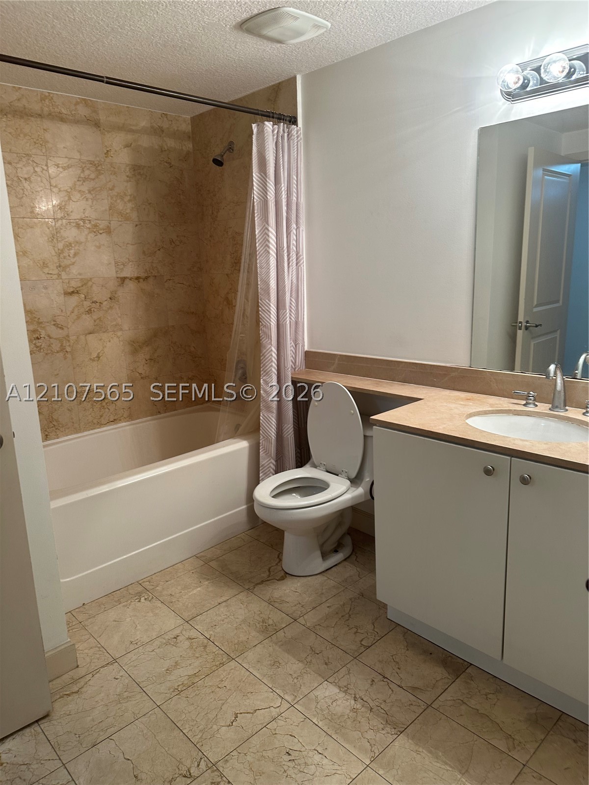 170 SE 14th St #2301, Miami FL 33131