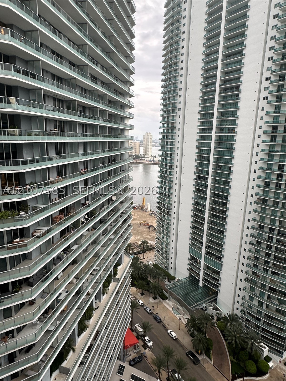 170 SE 14th St #2301, Miami FL 33131