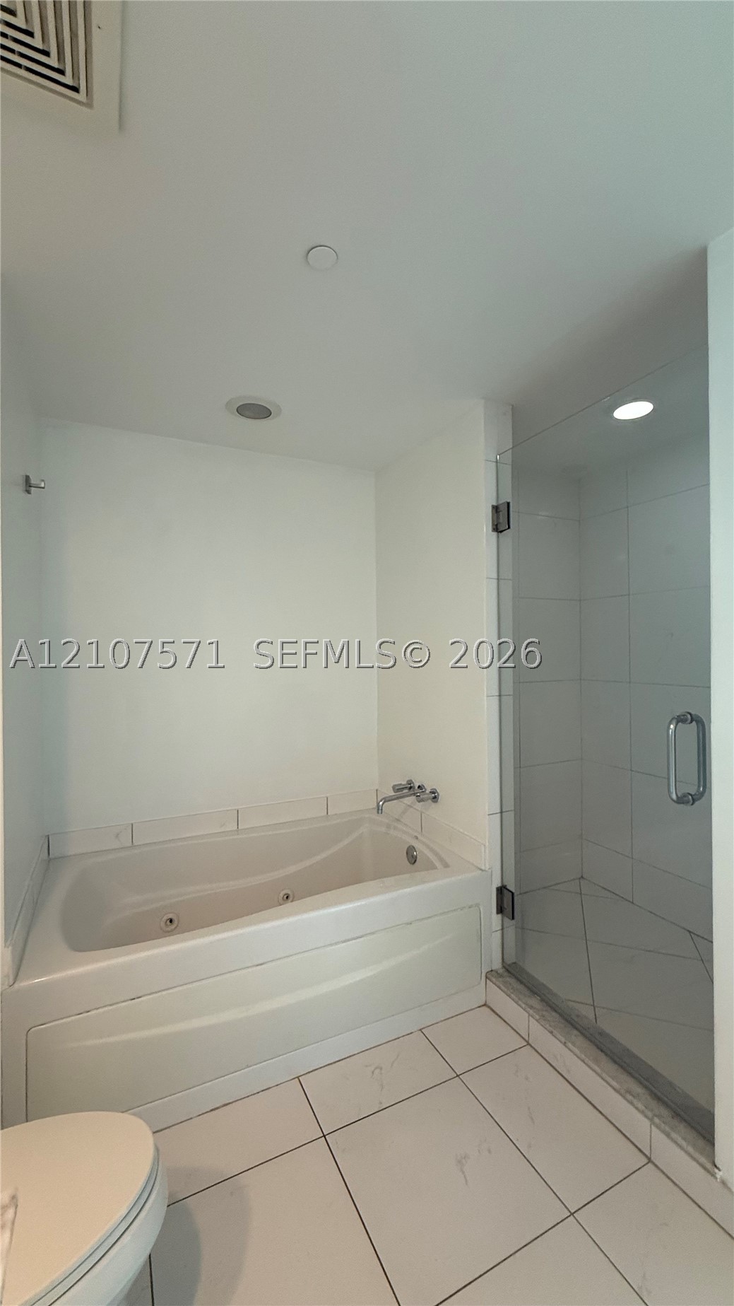 500 Brickell Ave #2808, Miami FL 33131