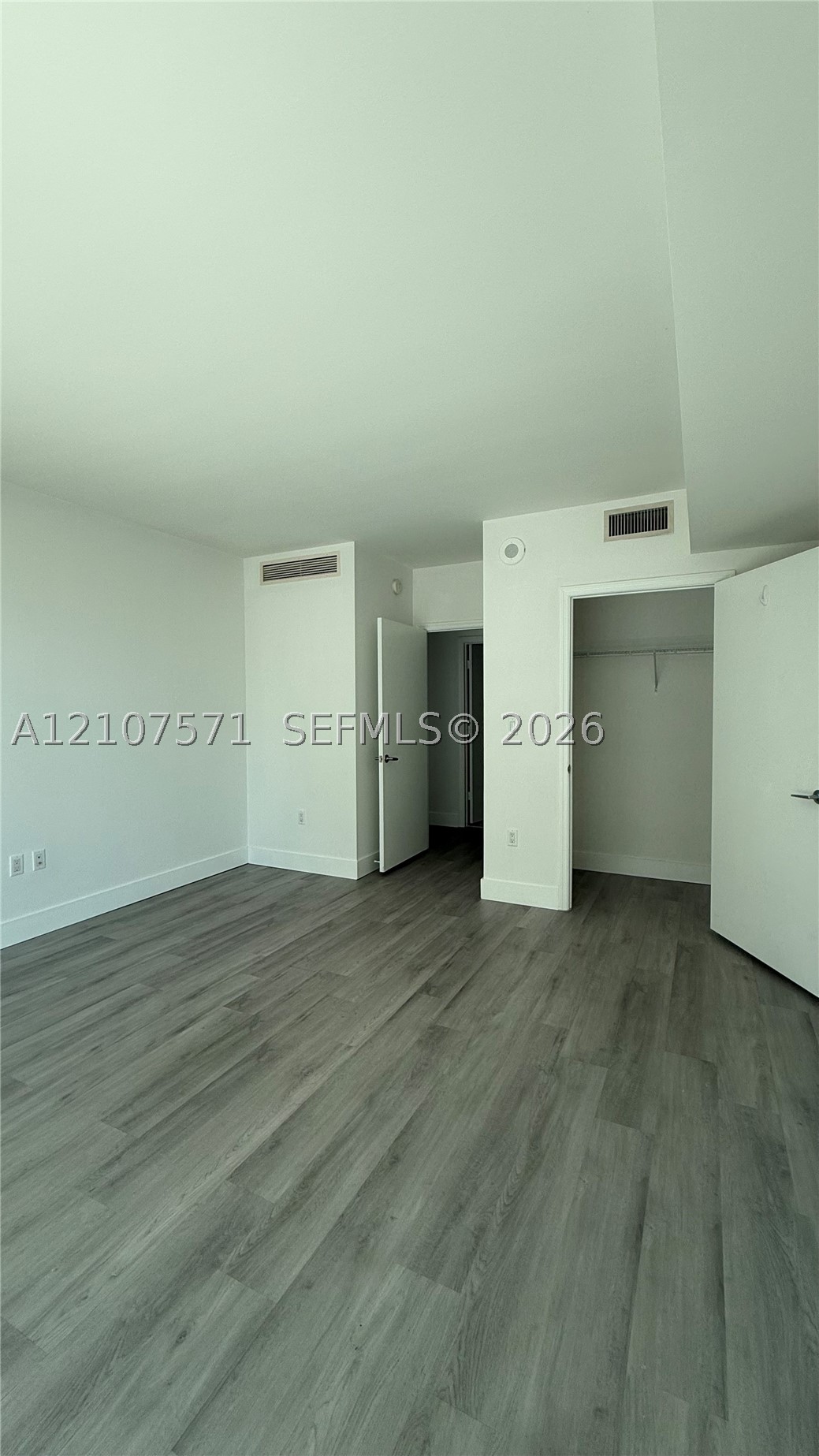 500 Brickell Ave #2808, Miami FL 33131