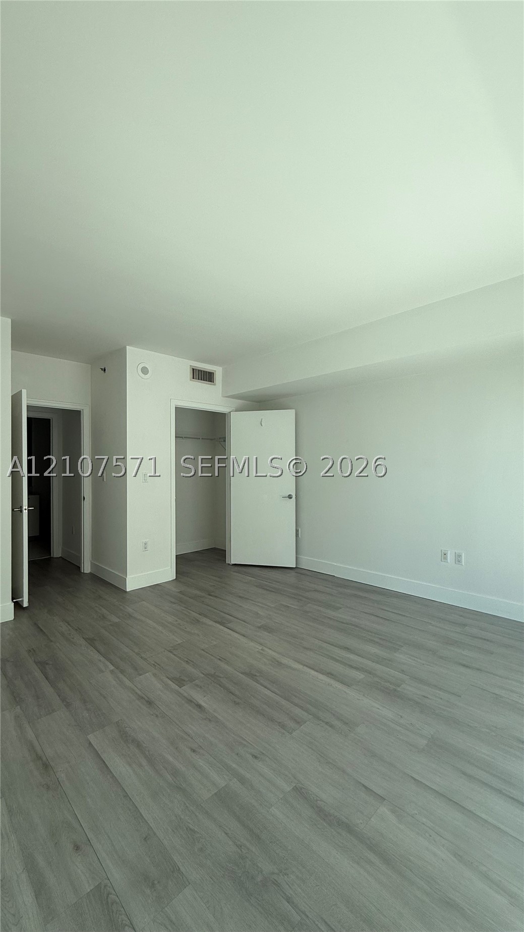 500 Brickell Ave #2808, Miami FL 33131