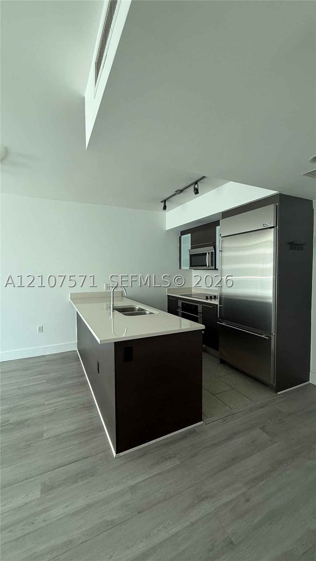 500 Brickell Ave #2808, Miami FL 33131