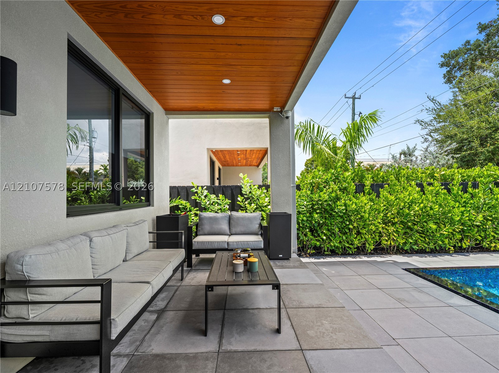 307 SW 10th St, Fort Lauderdale FL 33315
