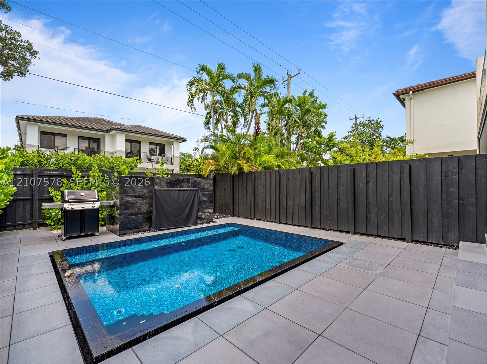307 SW 10th St, Fort Lauderdale FL 33315