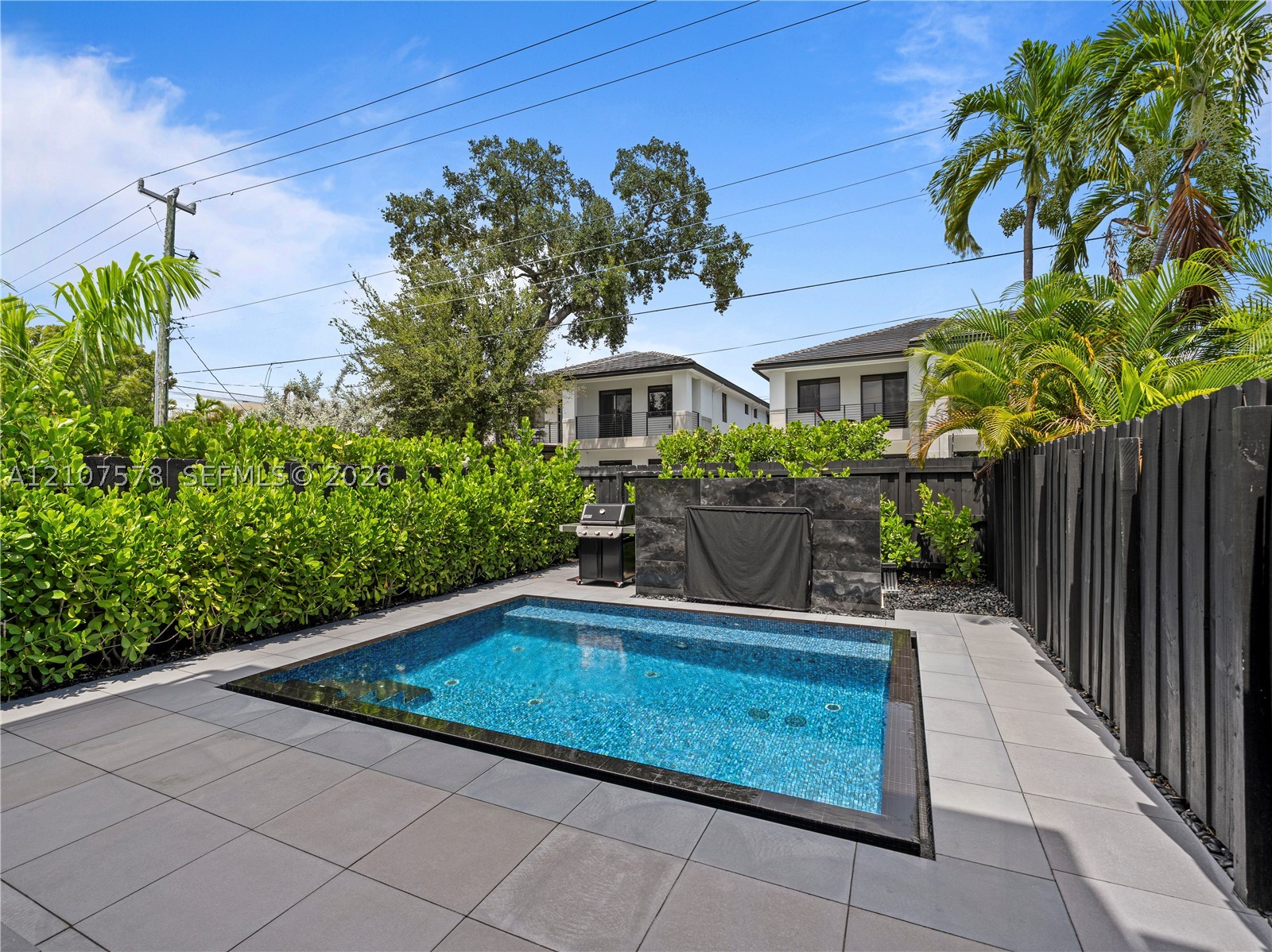 307 SW 10th St, Fort Lauderdale FL 33315