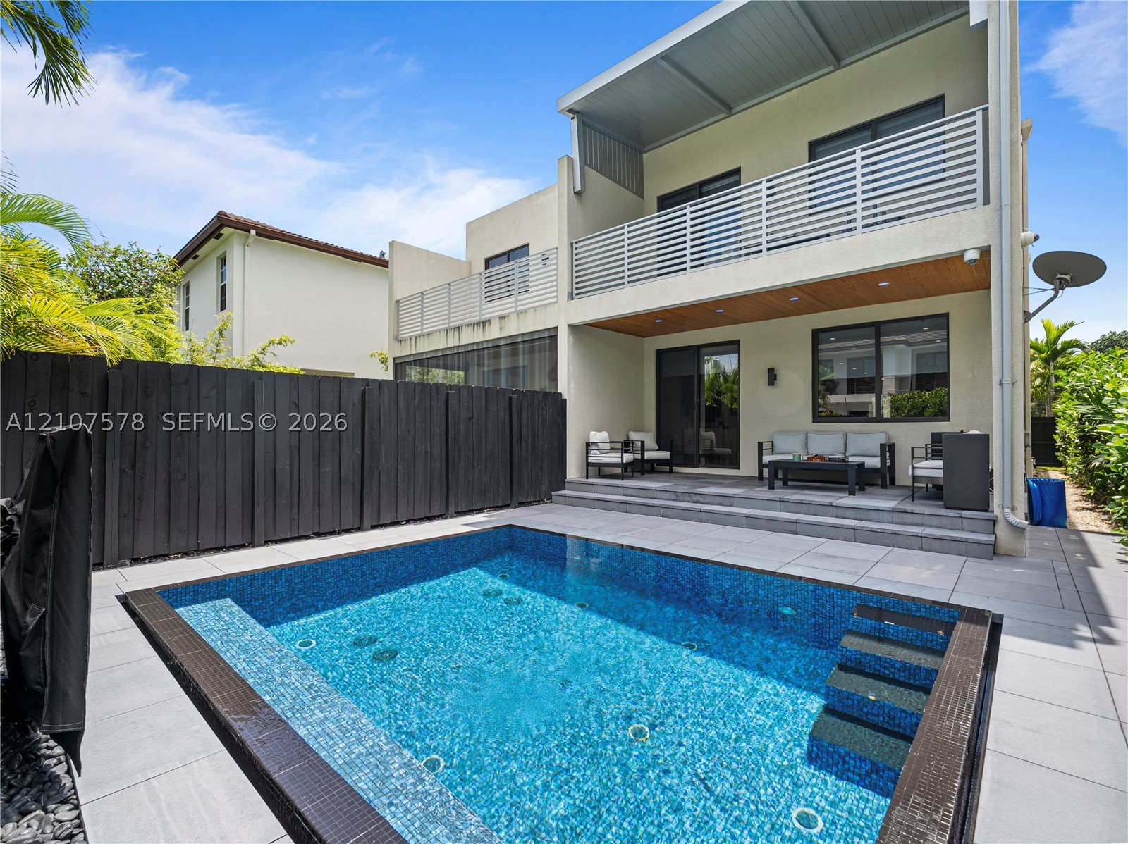 307 SW 10th St, Fort Lauderdale FL 33315