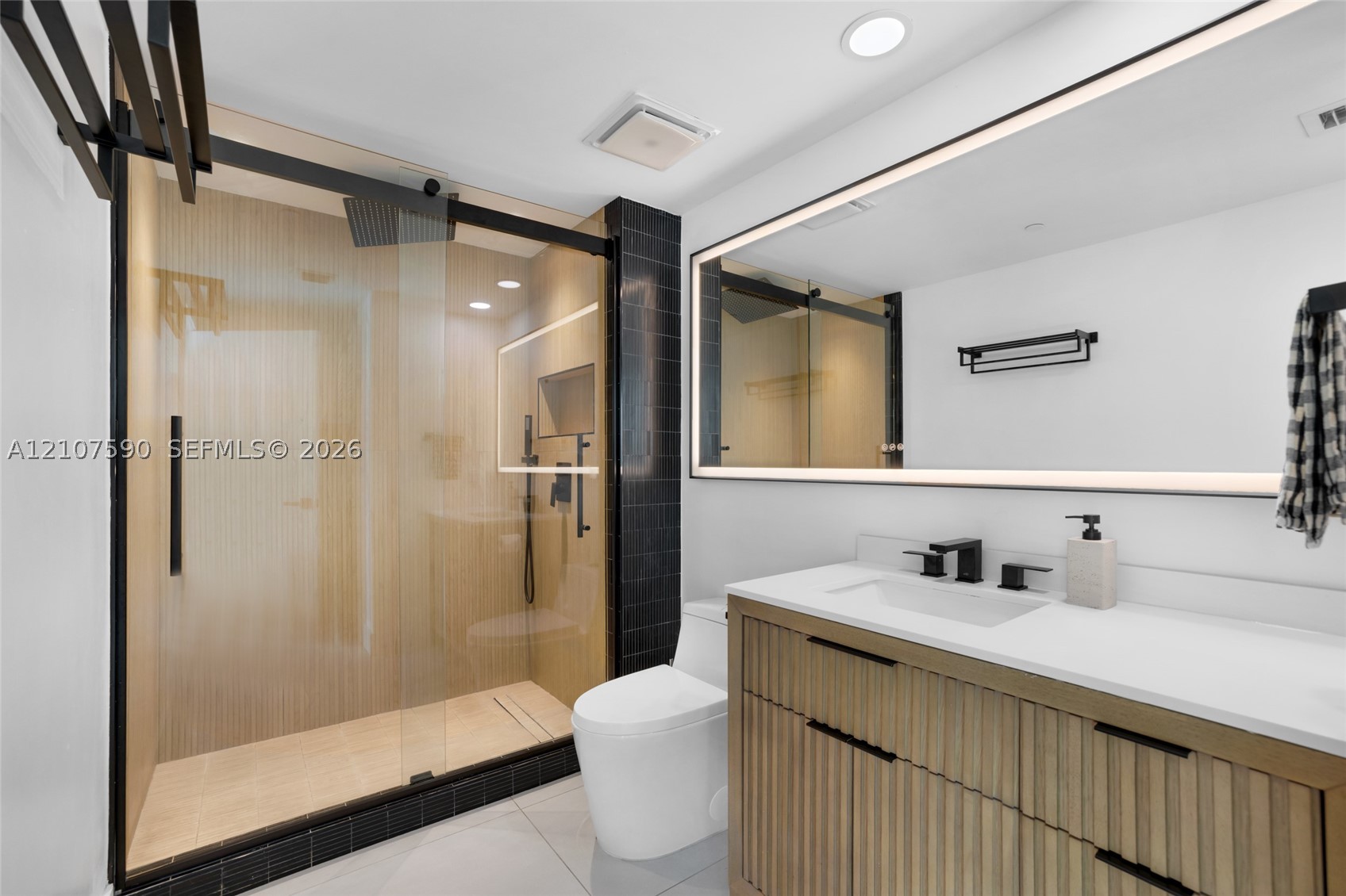 950 Brickell Bay Dr #2509, Miami FL 33131
