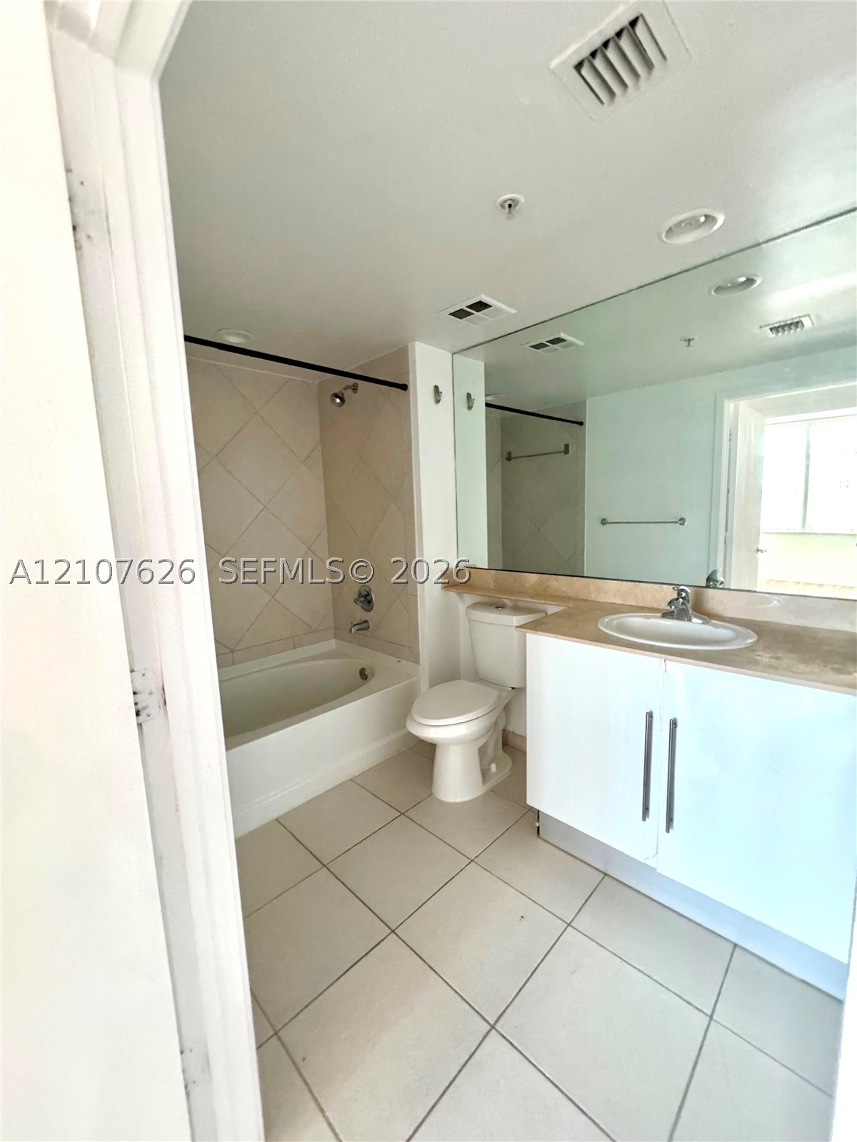 325 S Biscayne Blvd #1116, Miami FL 33131
