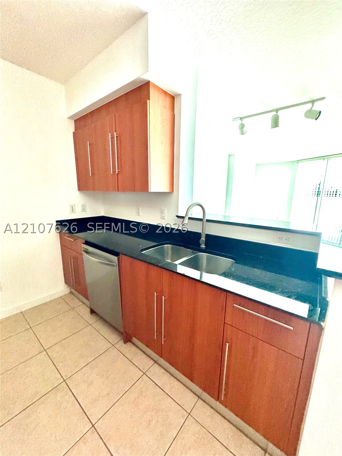 325 S Biscayne Blvd #1116, Miami FL 33131
