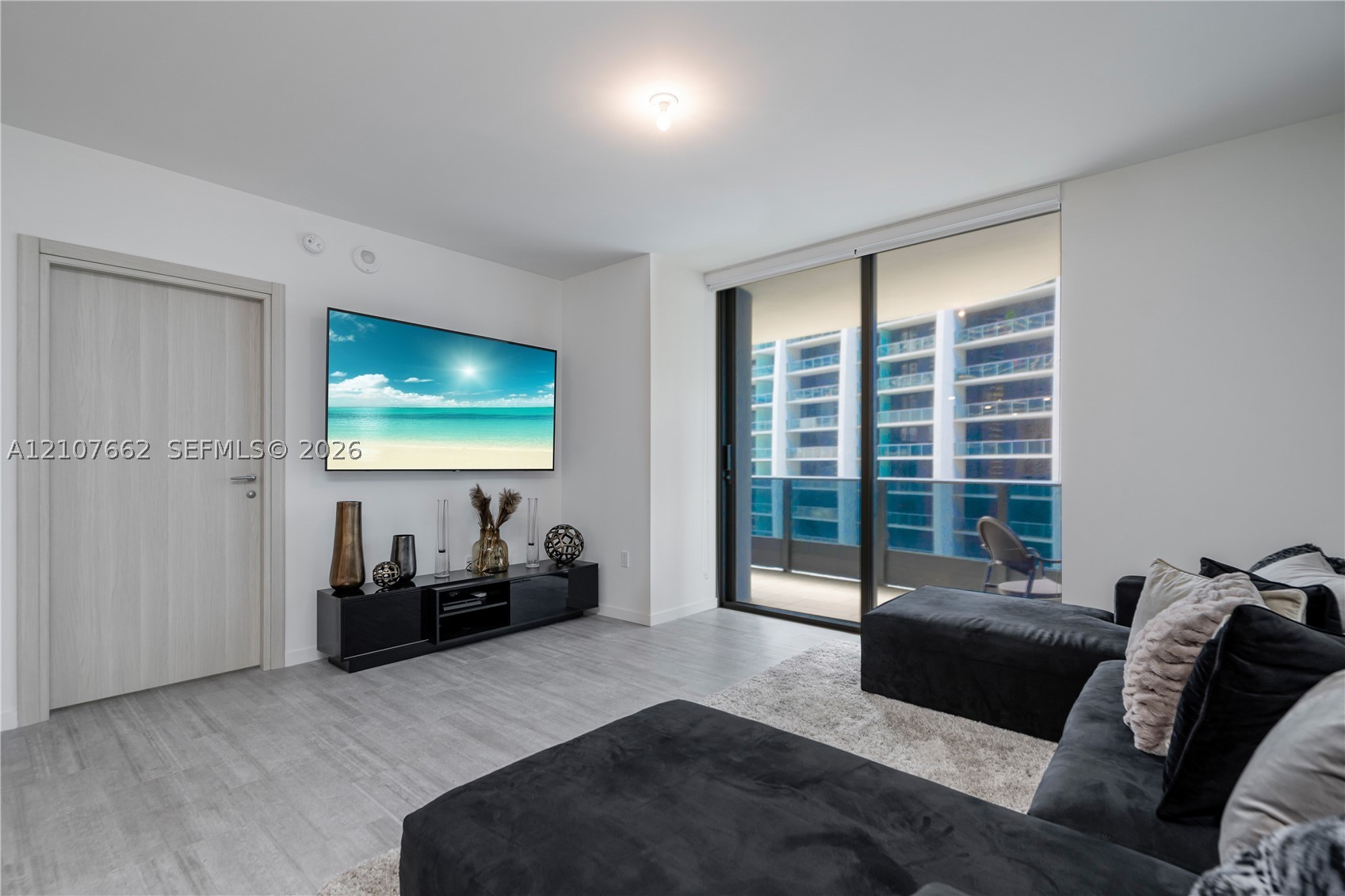 1000 Brickell Plz #2005, Miami FL 33131