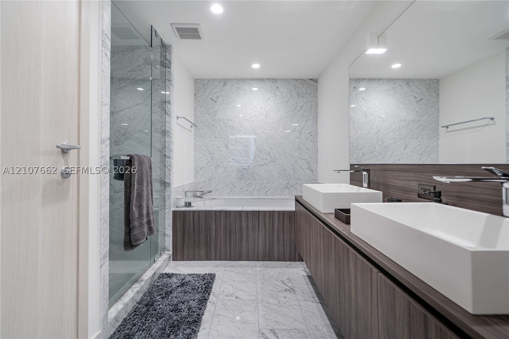 1000 Brickell Plz #2005, Miami FL 33131