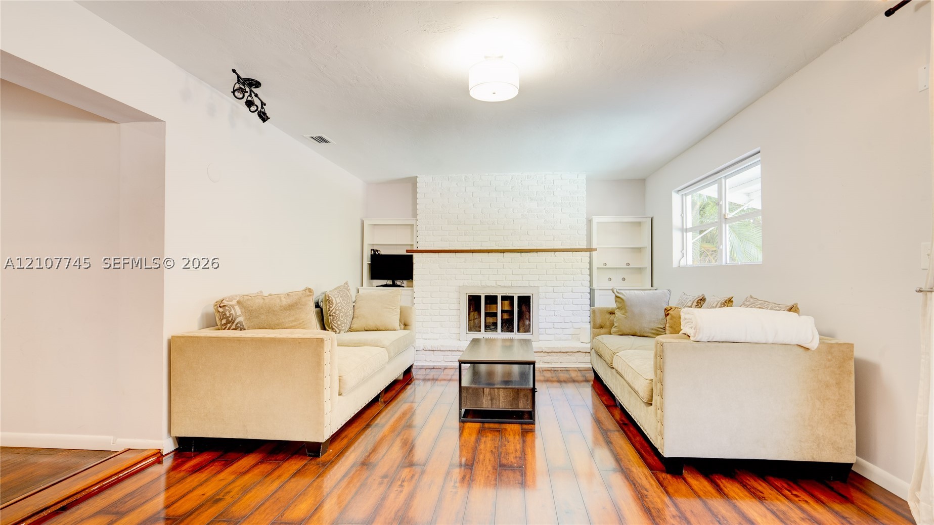 901 NE 8th St, Hallandale Beach FL 33009