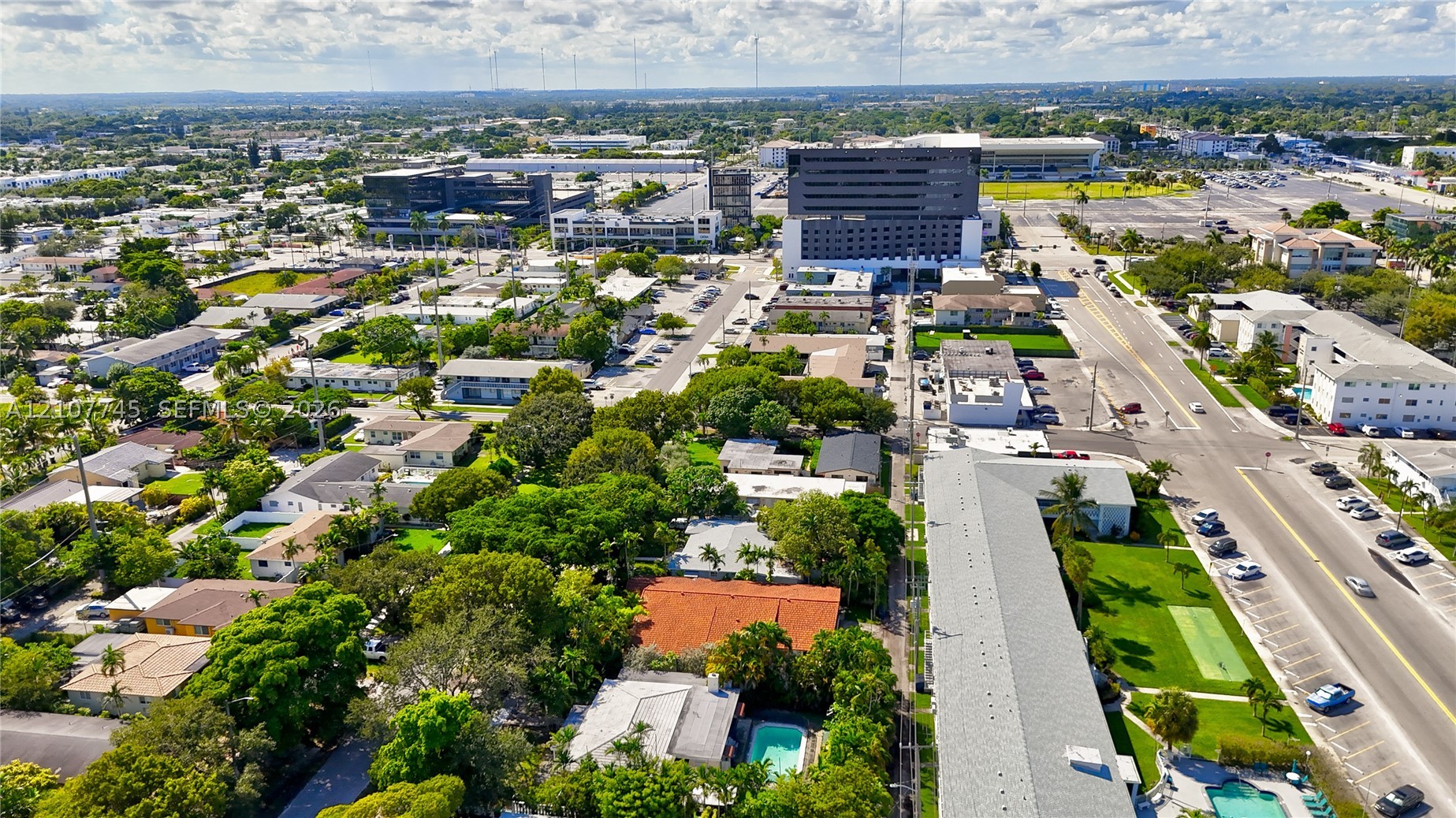 901 NE 8th St, Hallandale Beach FL 33009