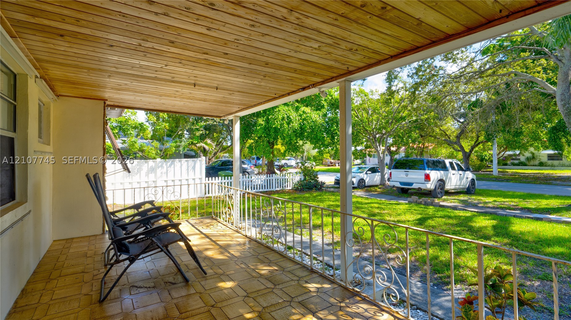 901 NE 8th St, Hallandale Beach FL 33009