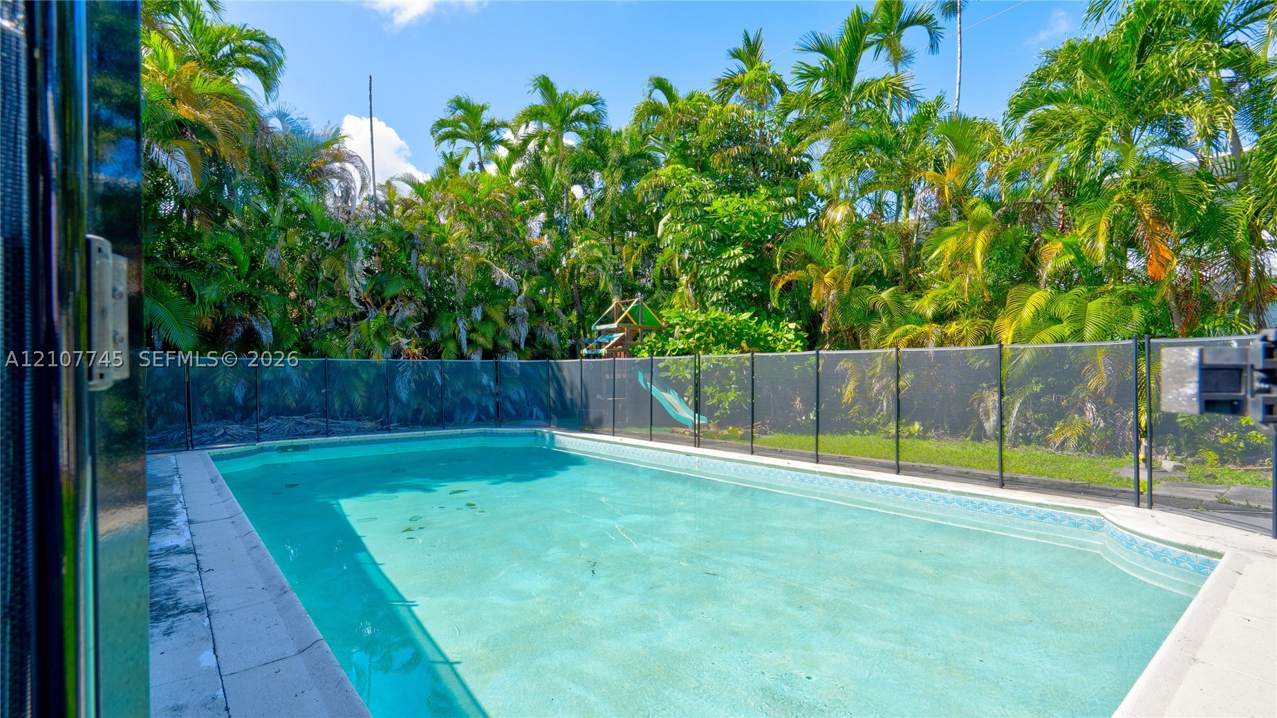 901 NE 8th St, Hallandale Beach FL 33009
