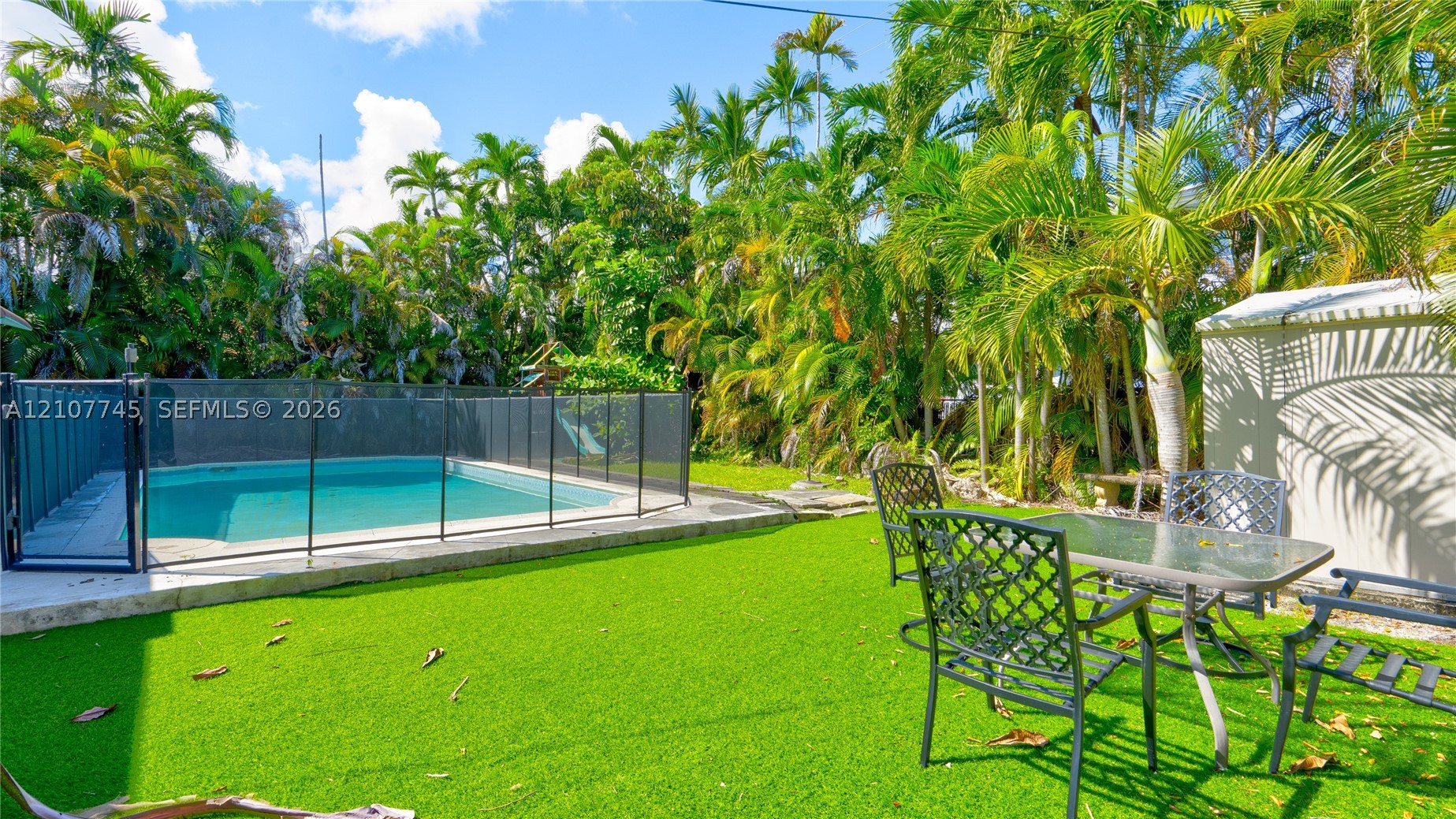 901 NE 8th St, Hallandale Beach FL 33009