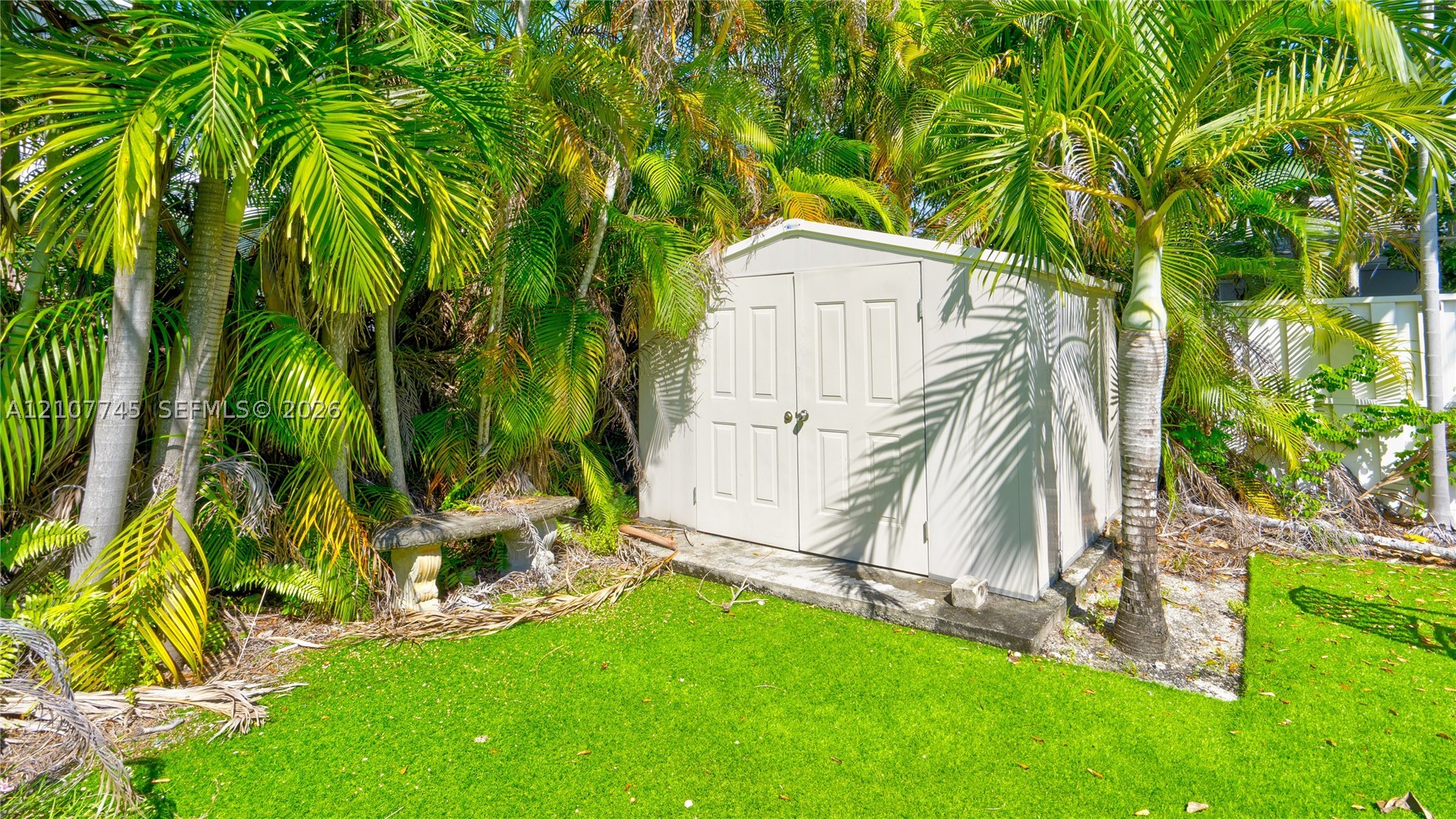 901 NE 8th St, Hallandale Beach FL 33009