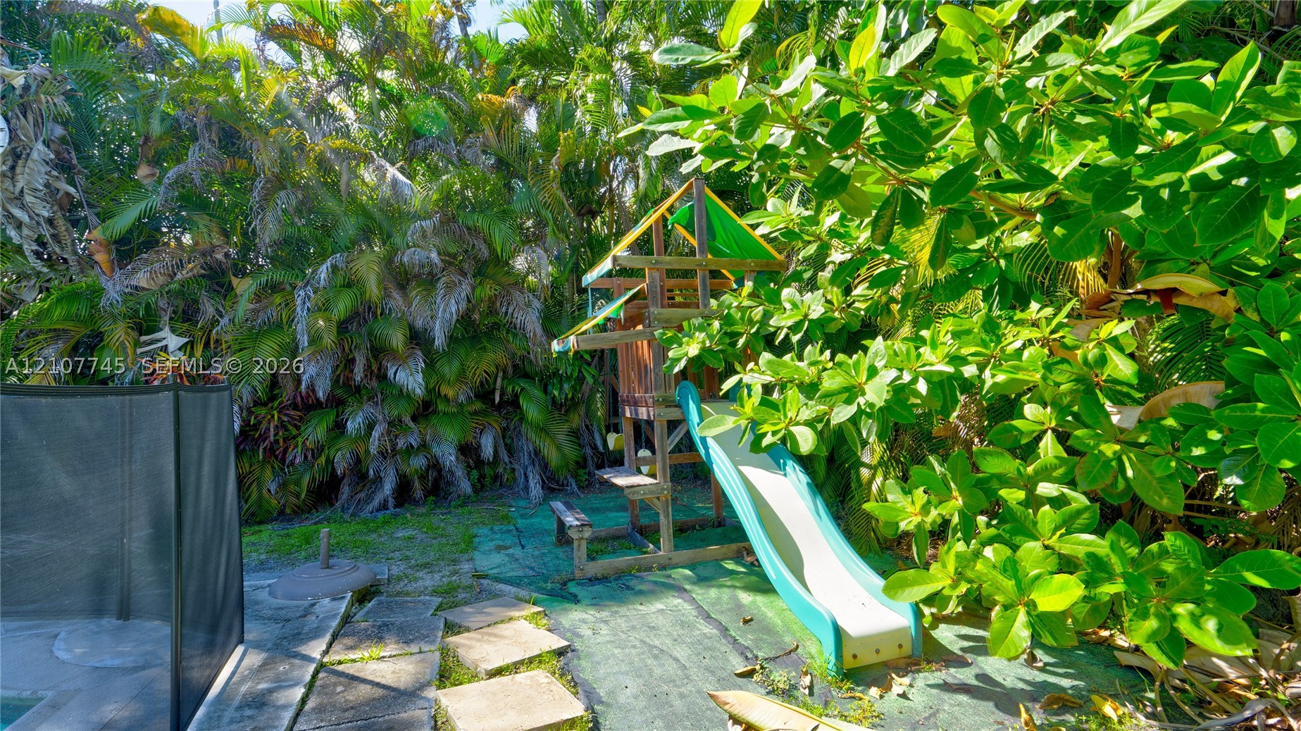 901 NE 8th St, Hallandale Beach FL 33009