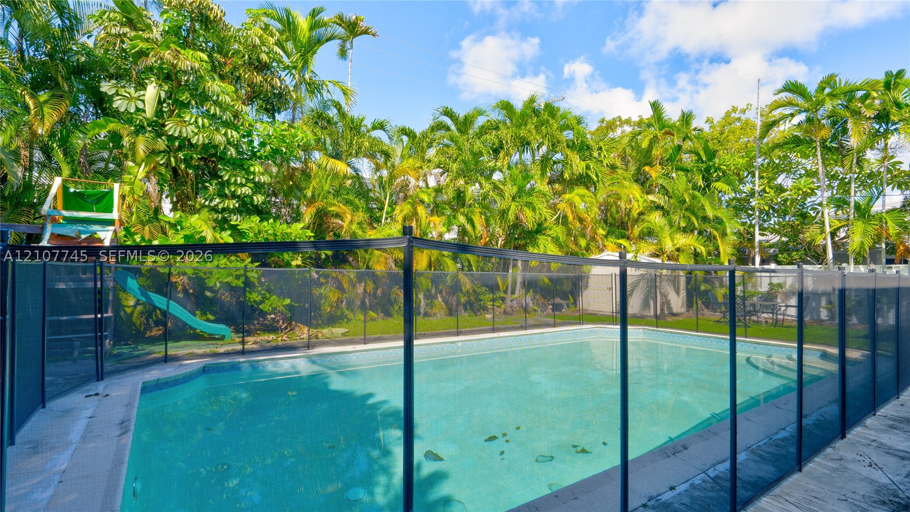 901 NE 8th St, Hallandale Beach FL 33009
