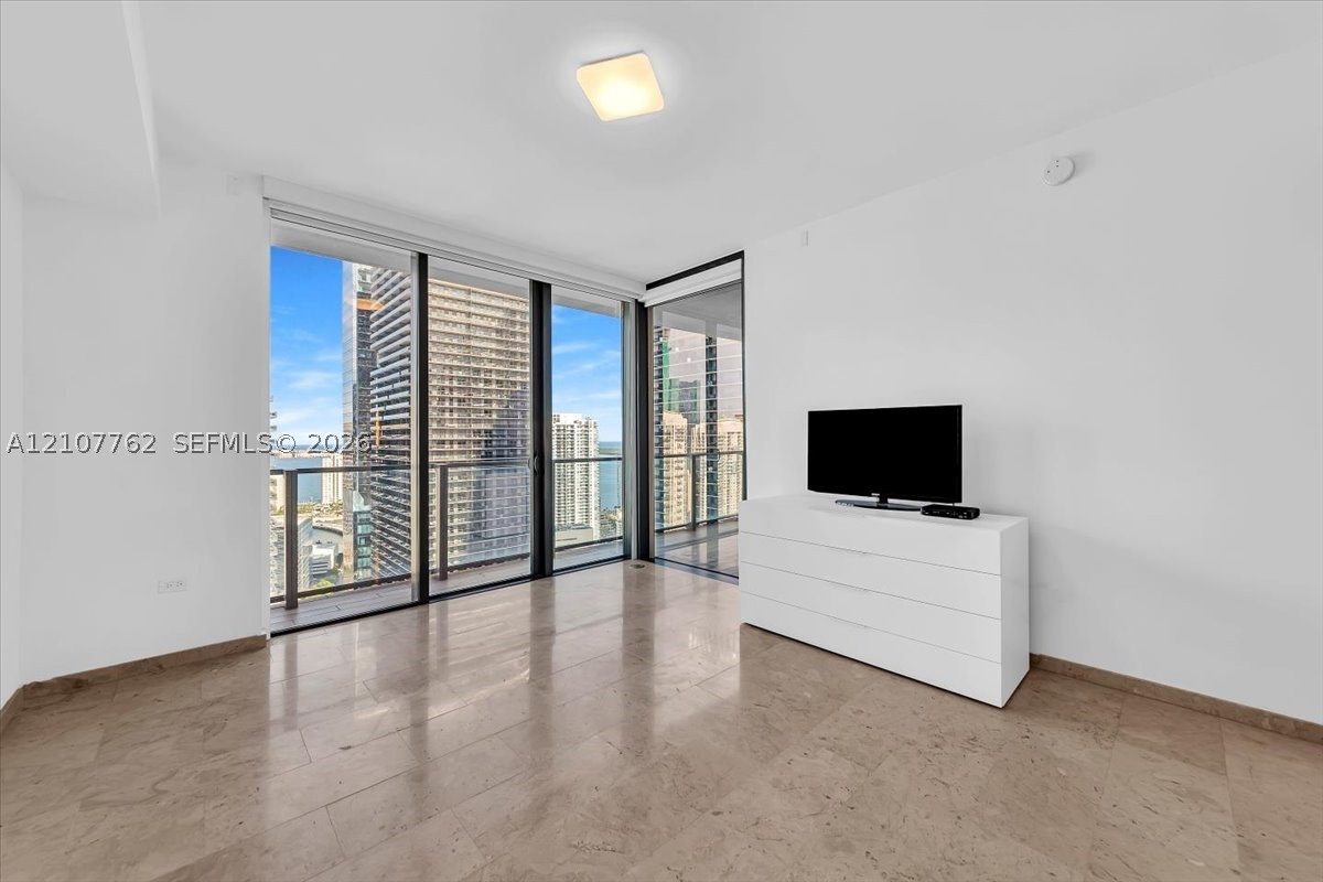 88 SW 7th St #3401, Miami FL 33130