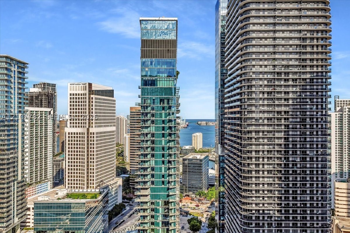88 SW 7th St #3401, Miami FL 33130