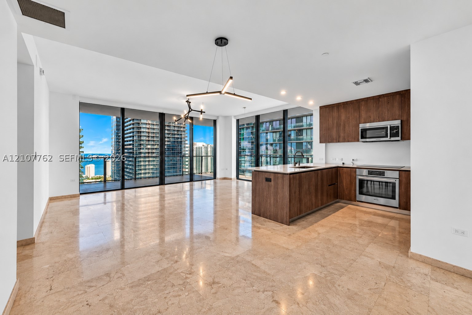 88 SW 7th St #3401, Miami FL 33130