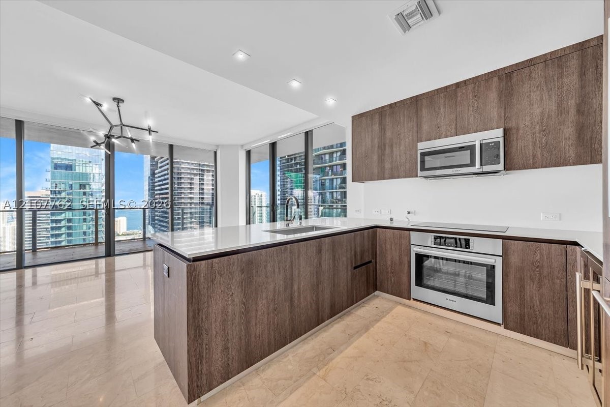 88 SW 7th St #3401, Miami FL 33130