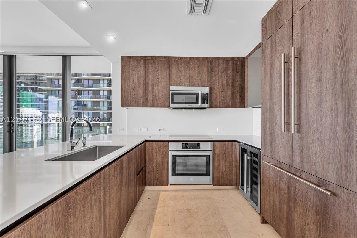 88 SW 7th St #3401, Miami FL 33130