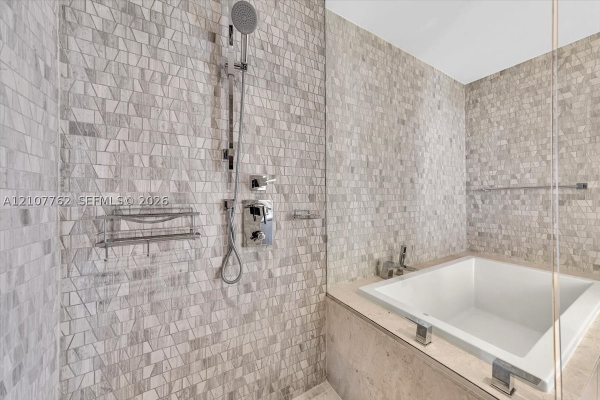 88 SW 7th St #3401, Miami FL 33130