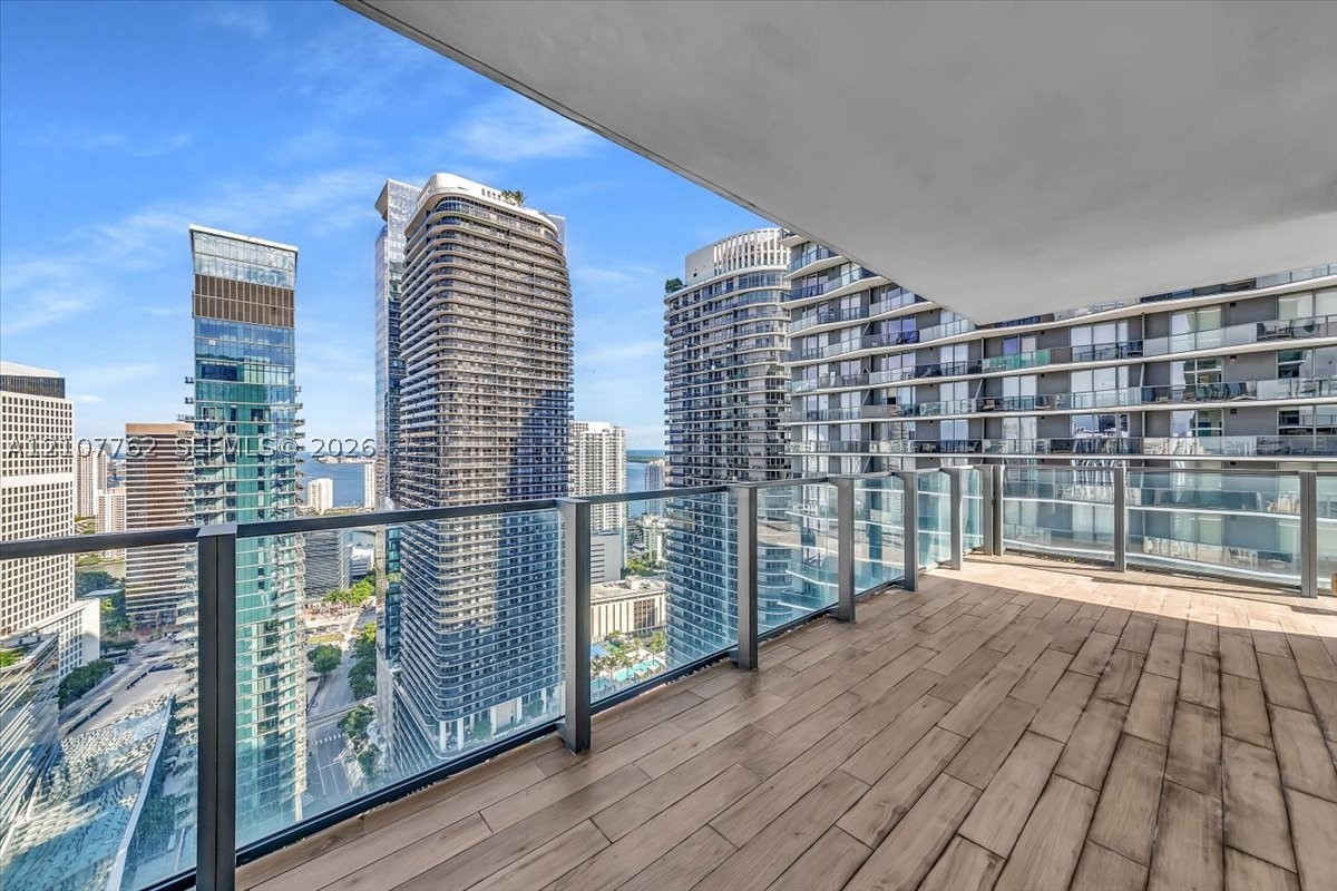 88 SW 7th St #3401, Miami FL 33130