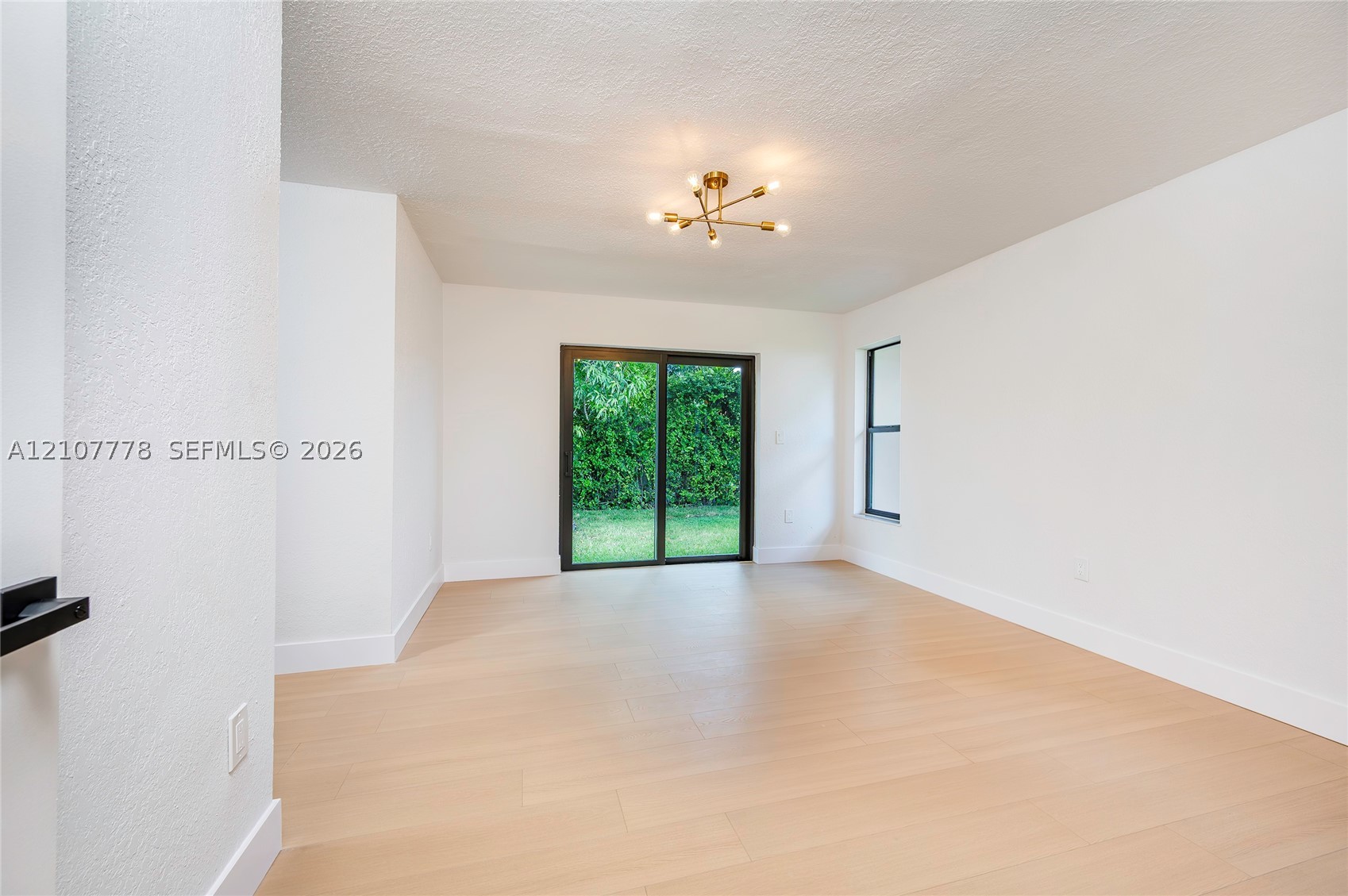 9261 SW 11th St, Miami FL 33174