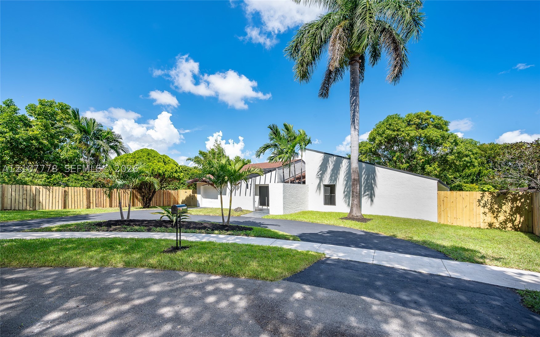 9261 SW 11th St, Miami FL 33174