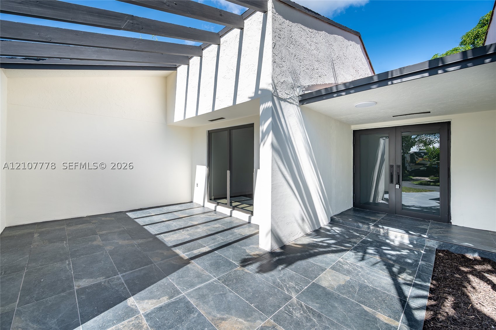 9261 SW 11th St, Miami FL 33174