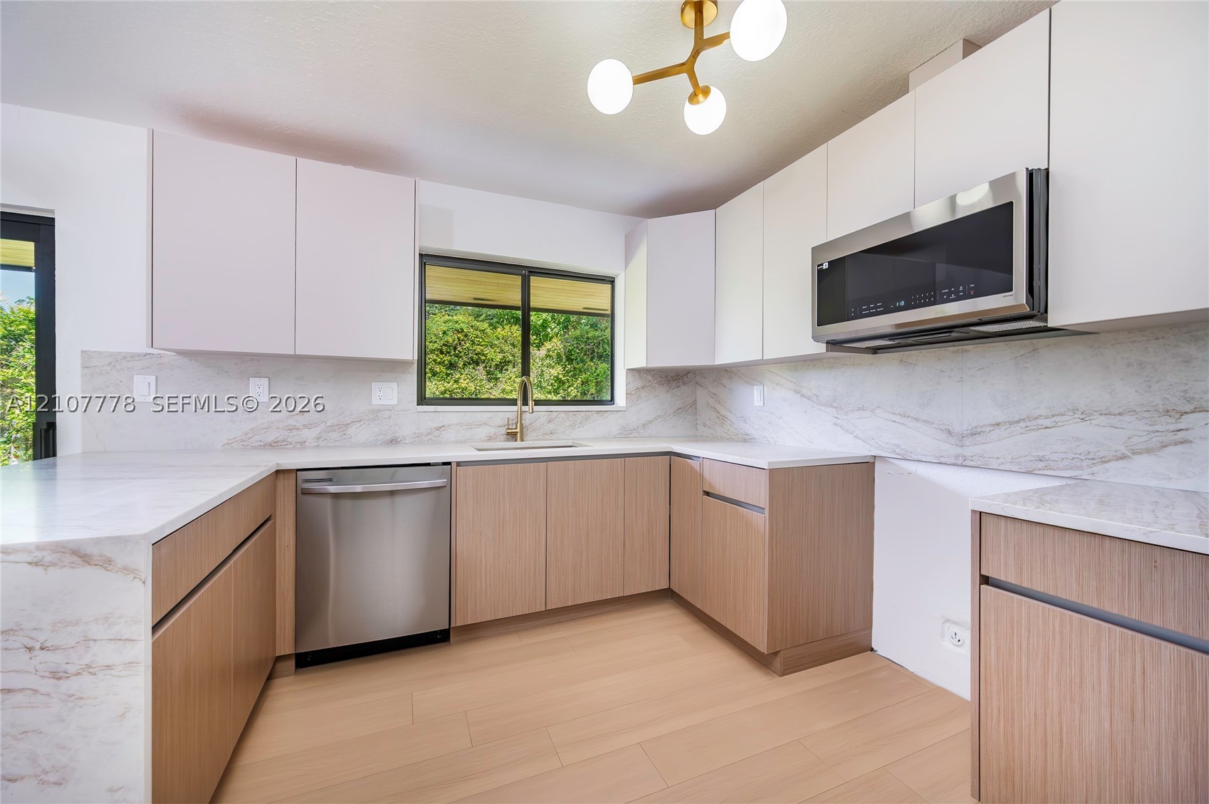 9261 SW 11th St, Miami FL 33174