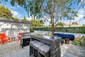 231 NW 44th St #0, Miami FL 33127