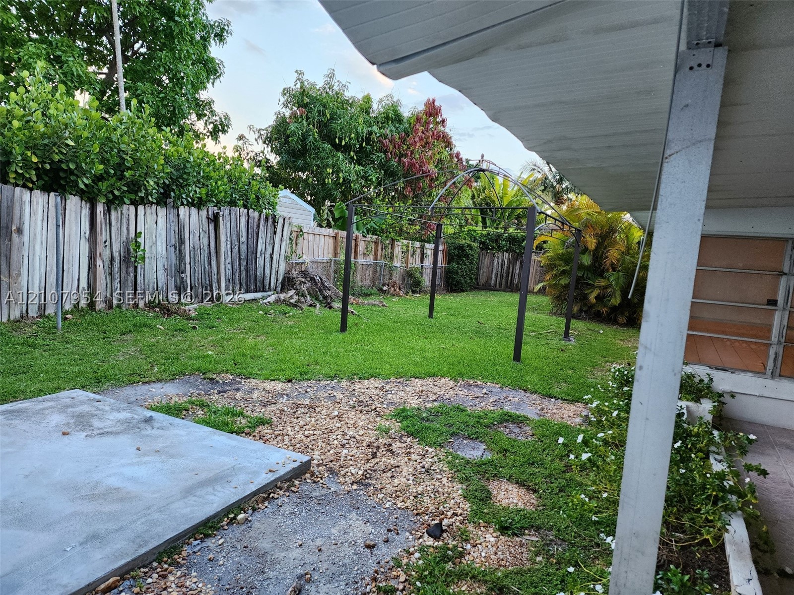 7105 SW 84th Ave, Miami FL 33143