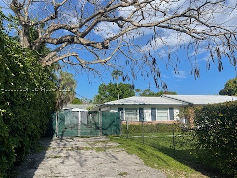 7105 SW 84th Ave, Miami FL 33143