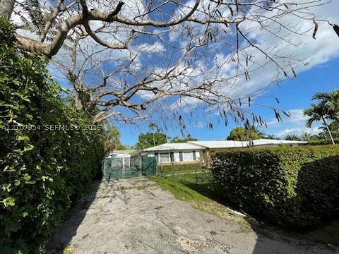 7105 SW 84th Ave, Miami FL 33143