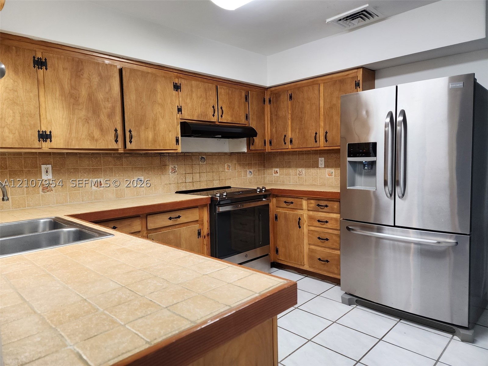 7105 SW 84th Ave, Miami FL 33143