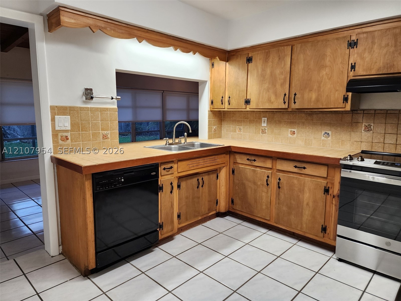 7105 SW 84th Ave, Miami FL 33143