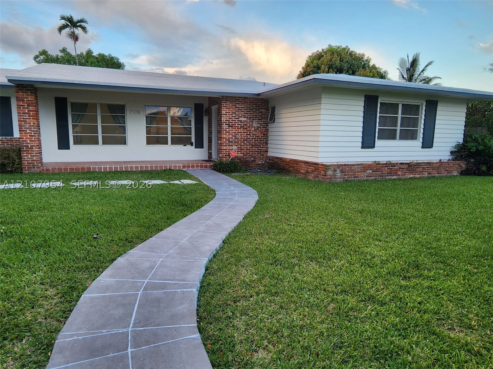 7105 SW 84th Ave, Miami FL 33143